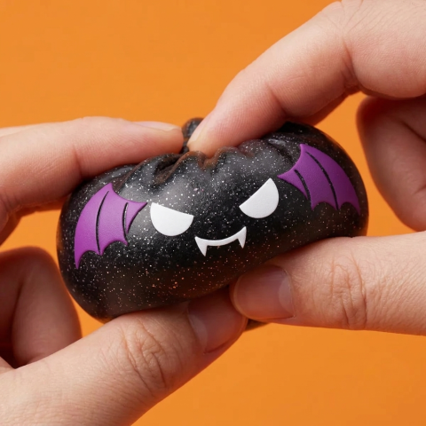 Dumpling Squishy Bat Halloween Purpurina Negra — efecto slow-rise, la espuma recupera su forma