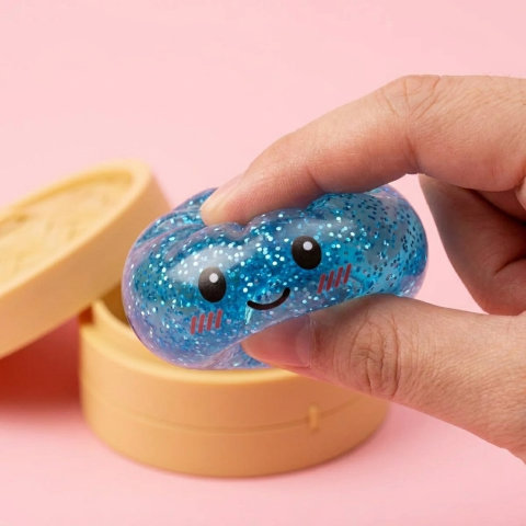 Glitter Dumpling Squishy Azul Calma — efecto slow-rise, la espuma recupera su forma