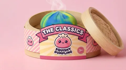 Rainbow Dumpling Squishy Multicolor en su cesta de vapor de bambú