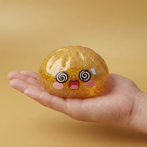 Gold Dumpling Squishy Dorado de la Suerte en la mano, tamaño real