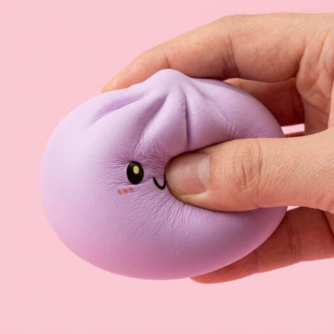 Dumpling Squishy Magenta Clásico — efecto slow-rise, la espuma recupera su forma