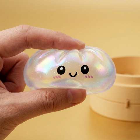 Holographic Dumpling Squishy Iridiscente — efecto slow-rise, la espuma recupera su forma