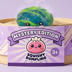 Dumpling Squishy Mystery Tie Dye Mini en su cesta de vapor de bambú