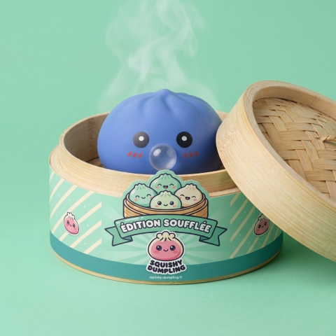 Dumpling Squishy Violeta Hinchado y Suave en su cesta de vapor de bambú