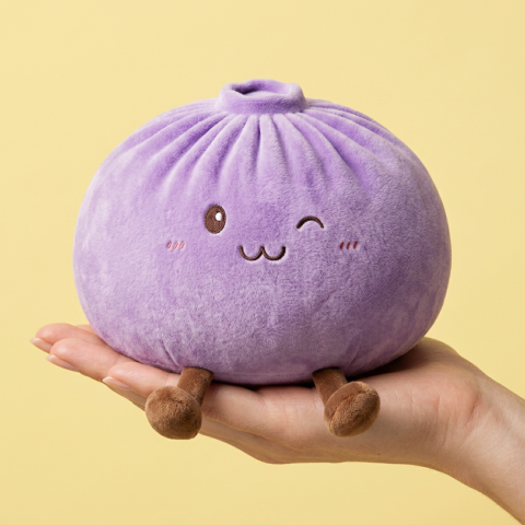 Dumpling Squishy Gigante Violeta en la mano, tamaño real