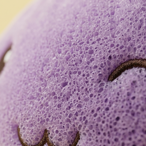 Dumpling Squishy Gigante Violeta — primer plano macro de la textura