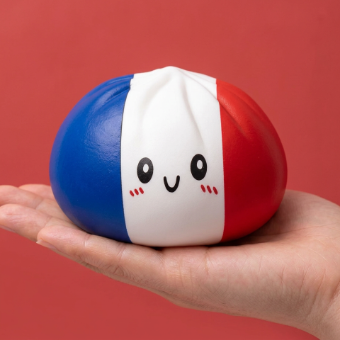 Squishy Dumpling Flag Francia en la mano, tamaño real