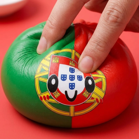 Squishy Dumpling Portugal Bandera Roja y Verde — efecto slow-rise, la espuma recupera su forma