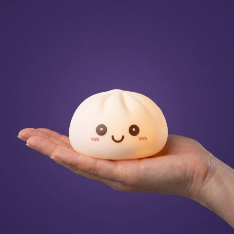 Dumpling Squishy Luz Nocturna Blanca Lunar en la mano, tamaño real
