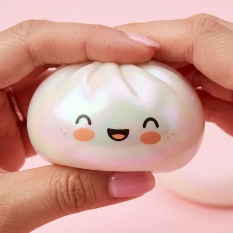 Dumpling Squishy Blanco Nube Único — efecto slow-rise, la espuma recupera su forma