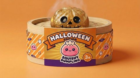 Dumpling Squishy Zombie Halloween Glitter Dorado en su cesta de vapor de bambú