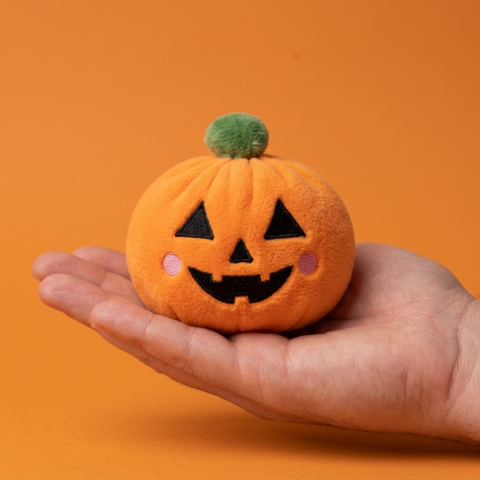 Squishy Dumpling Halloween Terrorífico Pack de 5 en la mano, tamaño real