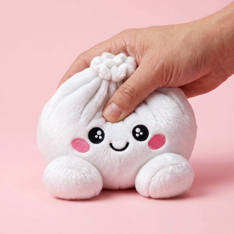 Squishy Dumpling Peluche Blanco Clásico — efecto slow-rise, la espuma recupera su forma